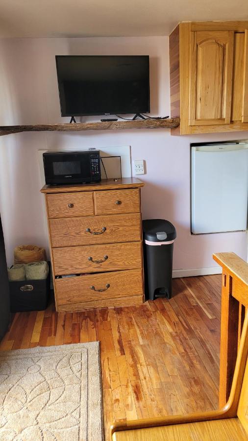 Angel Cottage With A Sauna Or The Cozy With A Jacuzzi Tub, Both Are Studios With A View Of Mount Shasta Exterior photo