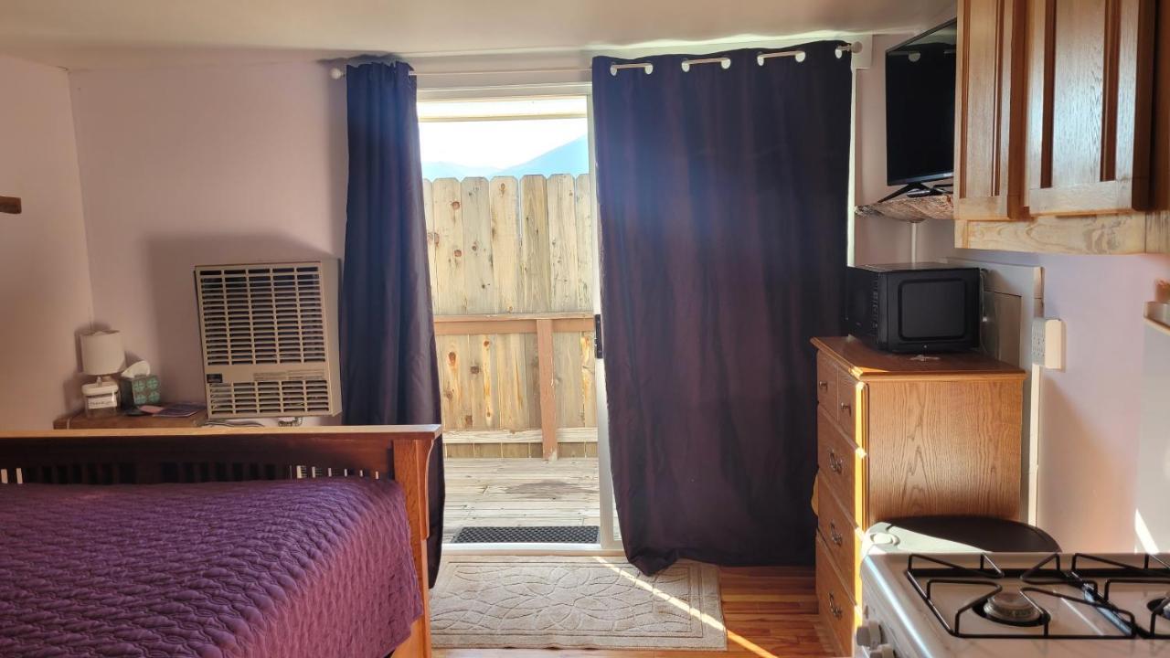 Angel Cottage With A Sauna Or The Cozy With A Jacuzzi Tub, Both Are Studios With A View Of Mount Shasta Exterior photo