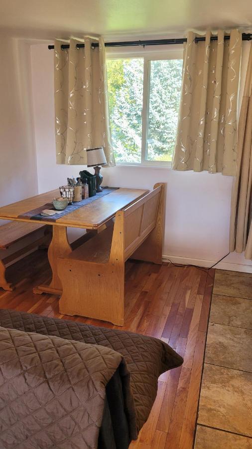 Angel Cottage With A Sauna Or The Cozy With A Jacuzzi Tub, Both Are Studios With A View Of Mount Shasta Exterior photo