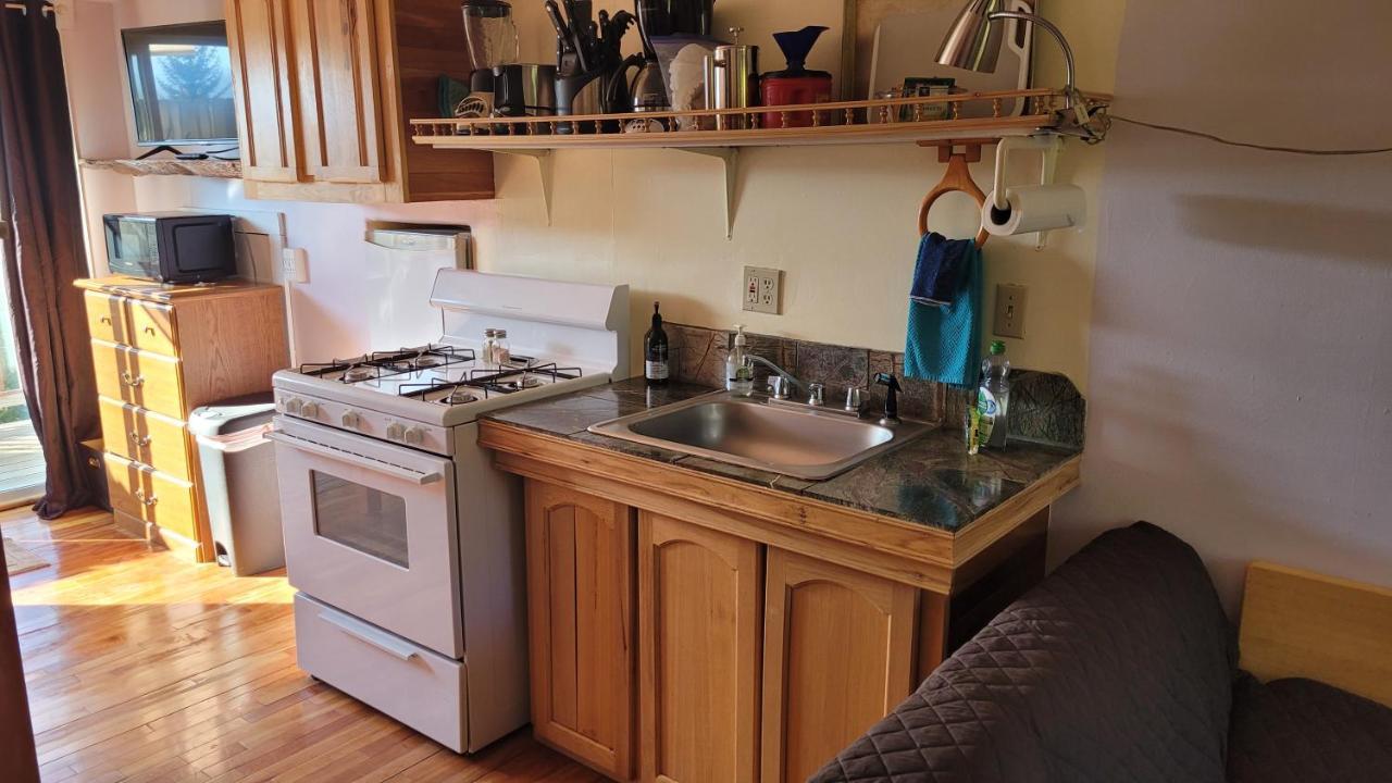Angel Cottage With A Sauna Or The Cozy With A Jacuzzi Tub, Both Are Studios With A View Of Mount Shasta Exterior photo