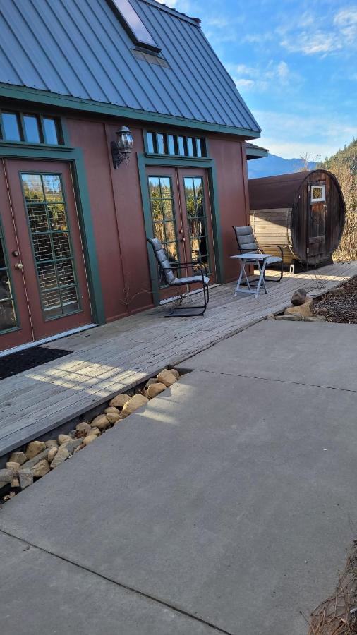 Angel Cottage With A Sauna Or The Cozy With A Jacuzzi Tub, Both Are Studios With A View Of Mount Shasta Exterior photo