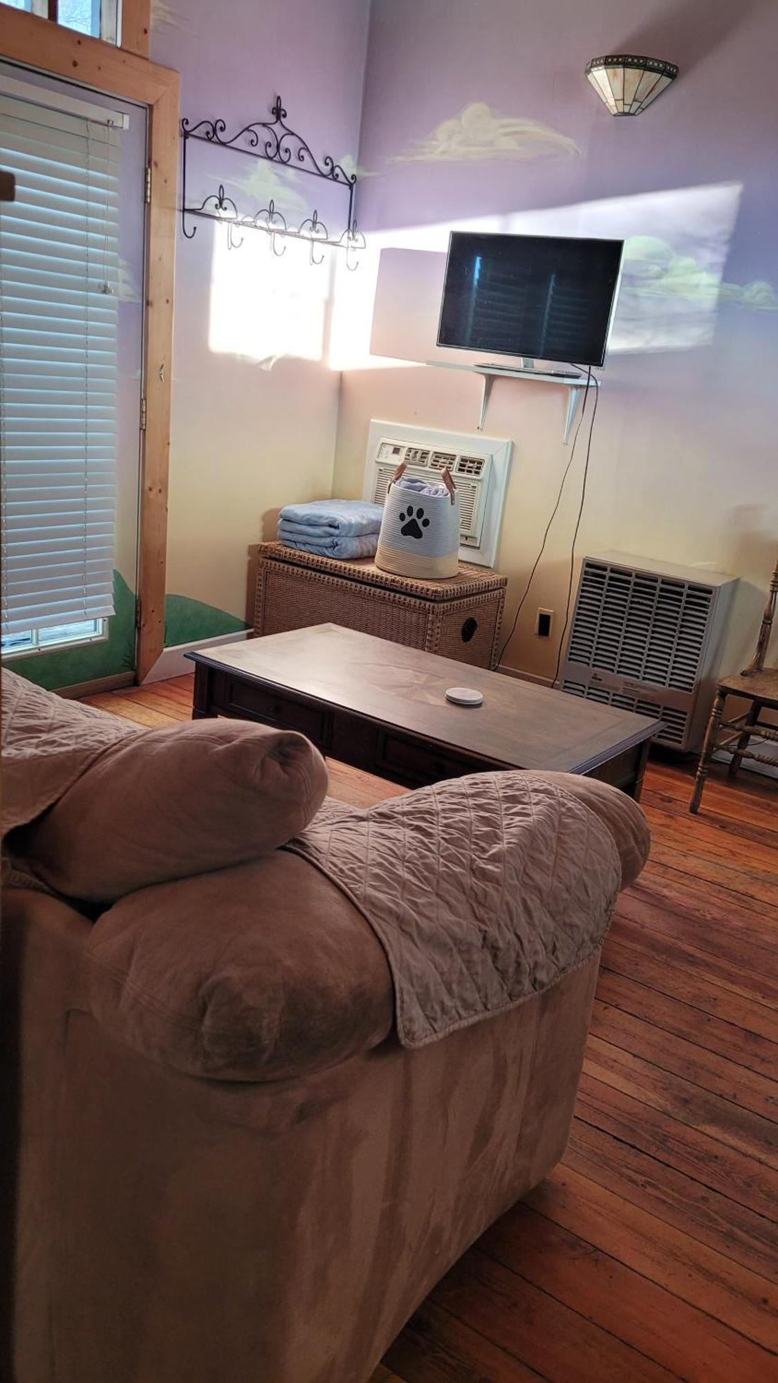 Angel Cottage With A Sauna Or The Cozy With A Jacuzzi Tub, Both Are Studios With A View Of Mount Shasta Exterior photo