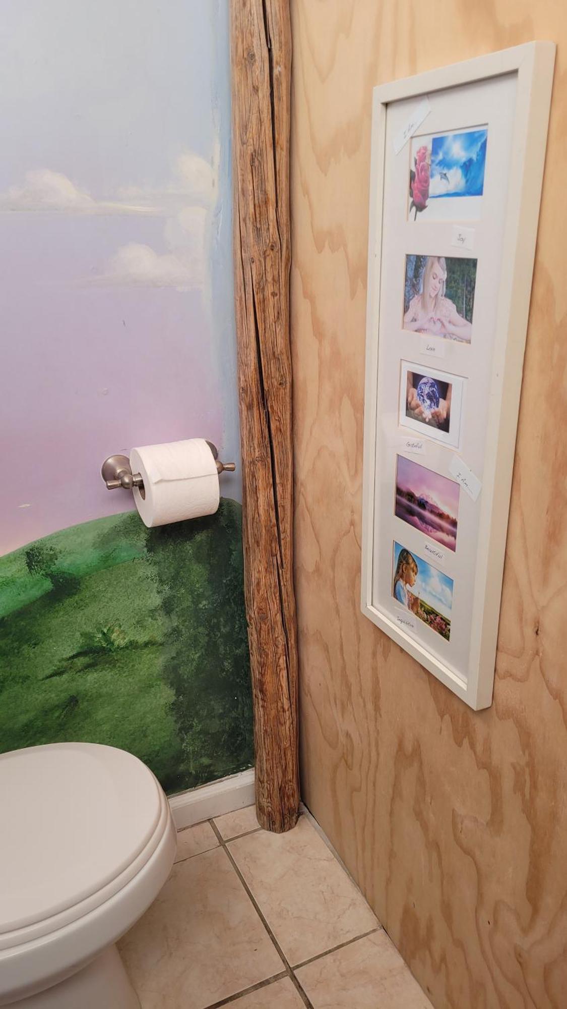 Angel Cottage With A Sauna Or The Cozy With A Jacuzzi Tub, Both Are Studios With A View Of Mount Shasta Room photo