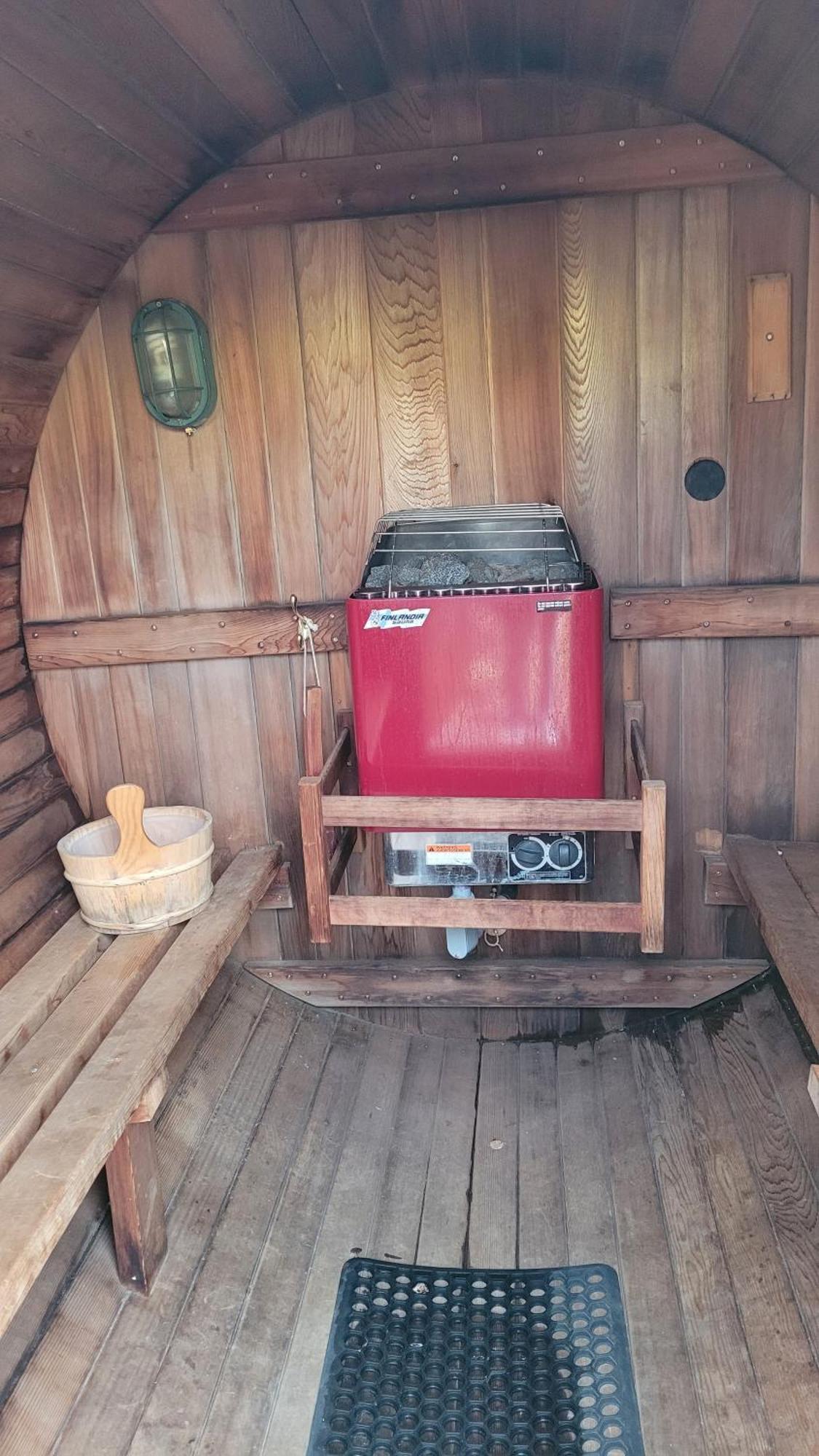 Angel Cottage With A Sauna Or The Cozy With A Jacuzzi Tub, Both Are Studios With A View Of Mount Shasta Room photo